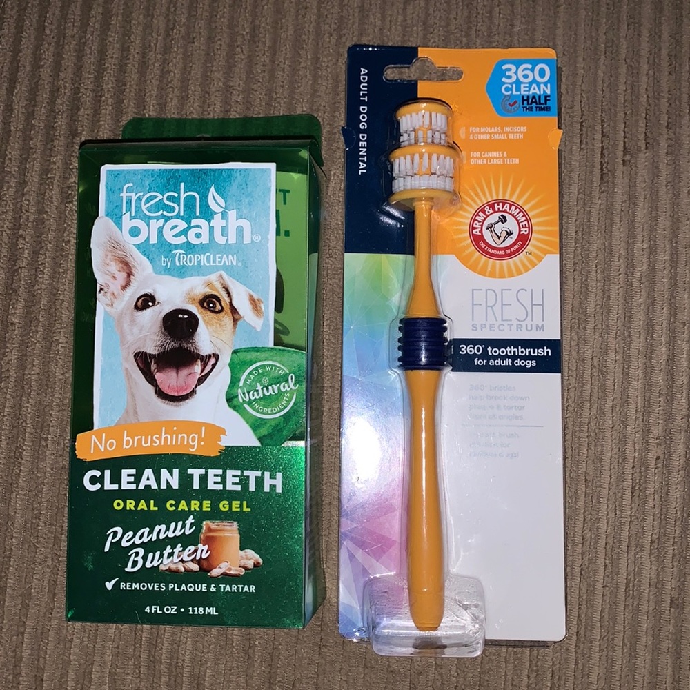 Pet gel and toothbrush
